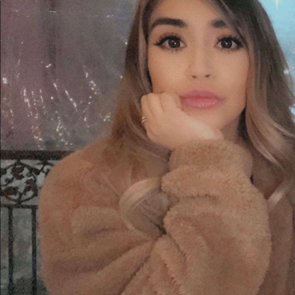 Meet your Posher, Crystal